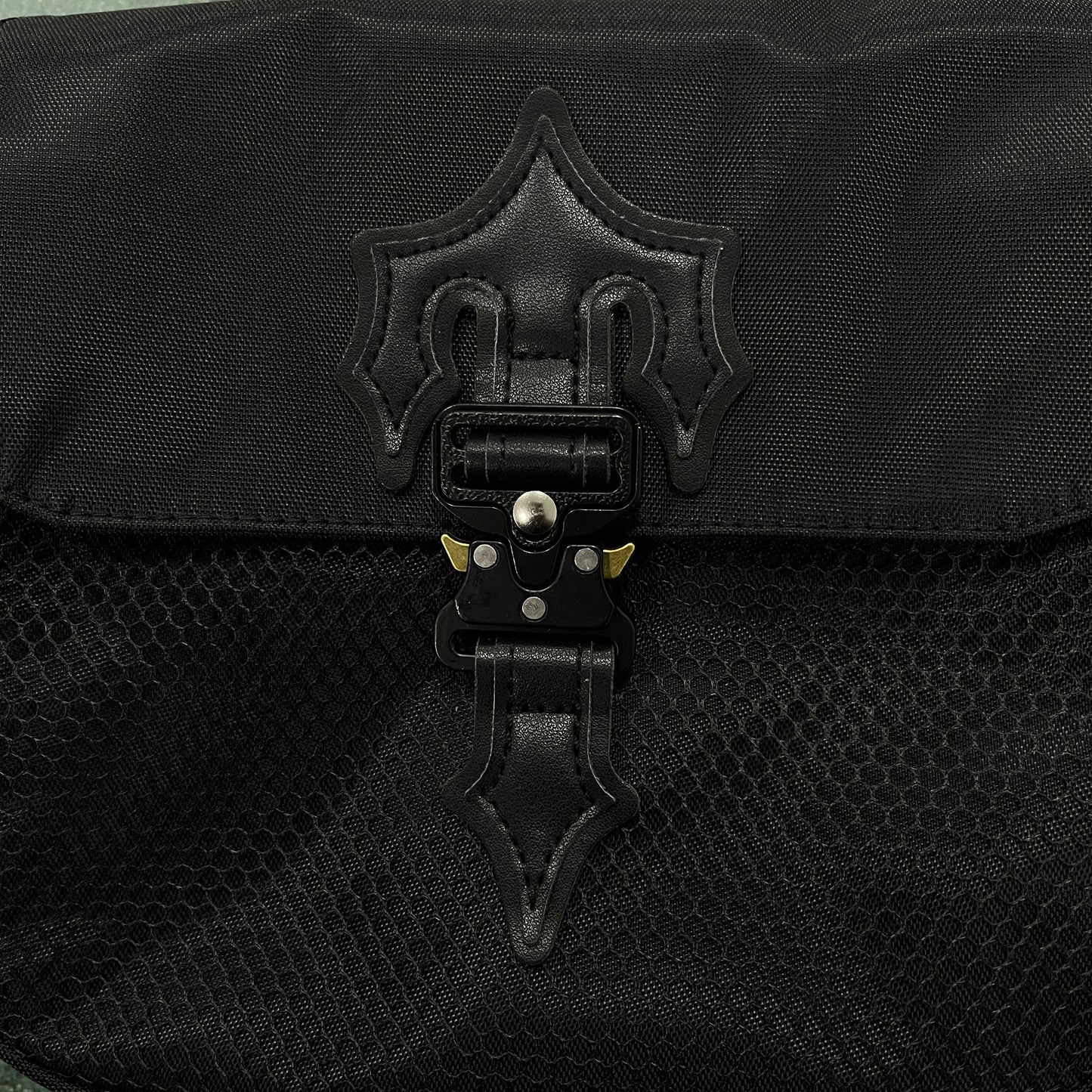 Trapstar Irongate T Triple Black Body Bag