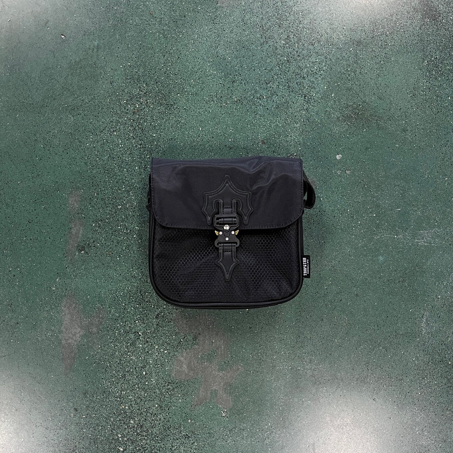 Trapstar Irongate T Triple Black Body Bag