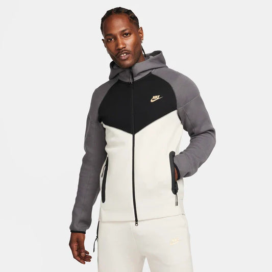 Nike Tech Fleece- Light Orewood Brown